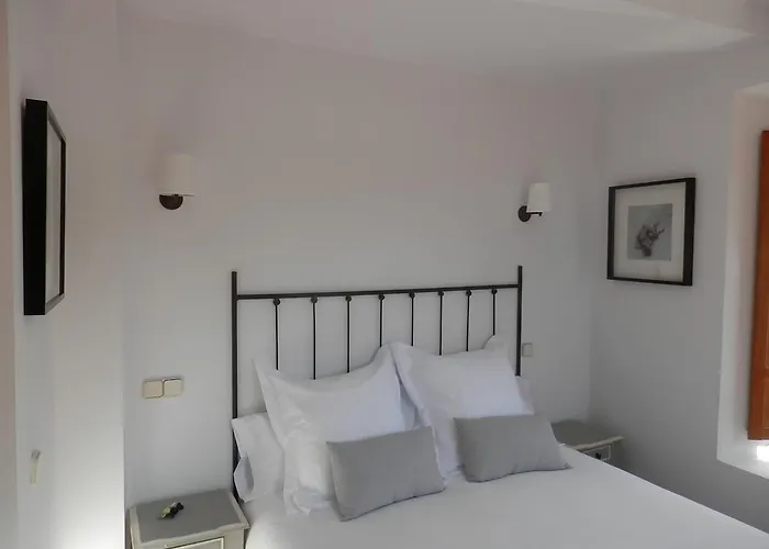 La Casona De Castilnovo - Gay Men Only Valdesaz