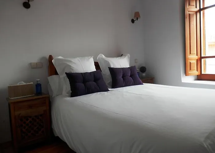 La Casona De Castilnovo - Gay Men Only Valdesaz