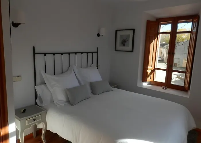 La Casona De Castilnovo - Gay Men Only Valdesaz