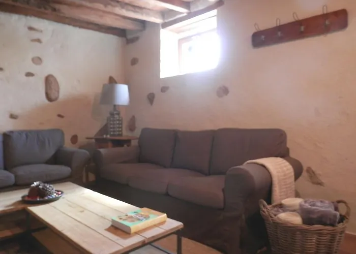 La Casona De Castilnovo - Gay Men Only Valdesaz